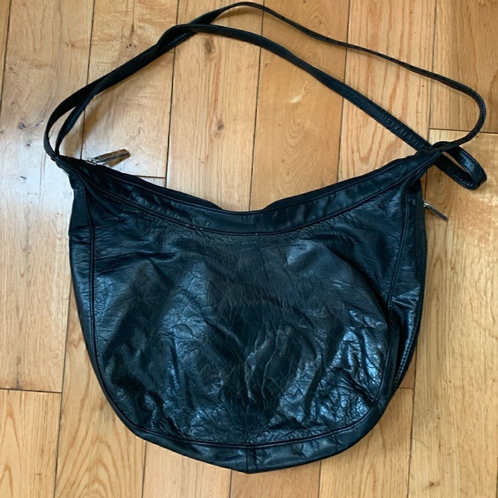 Perlina GUC black leather shoulder bag